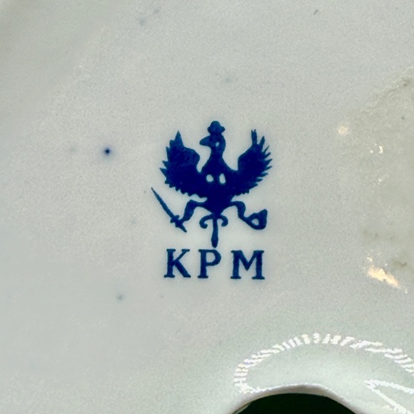 KPM Royal Berlin Victorian LADY Porcelain Figurine 8” Tall, beautiful, vintage - Picture 3 of 10